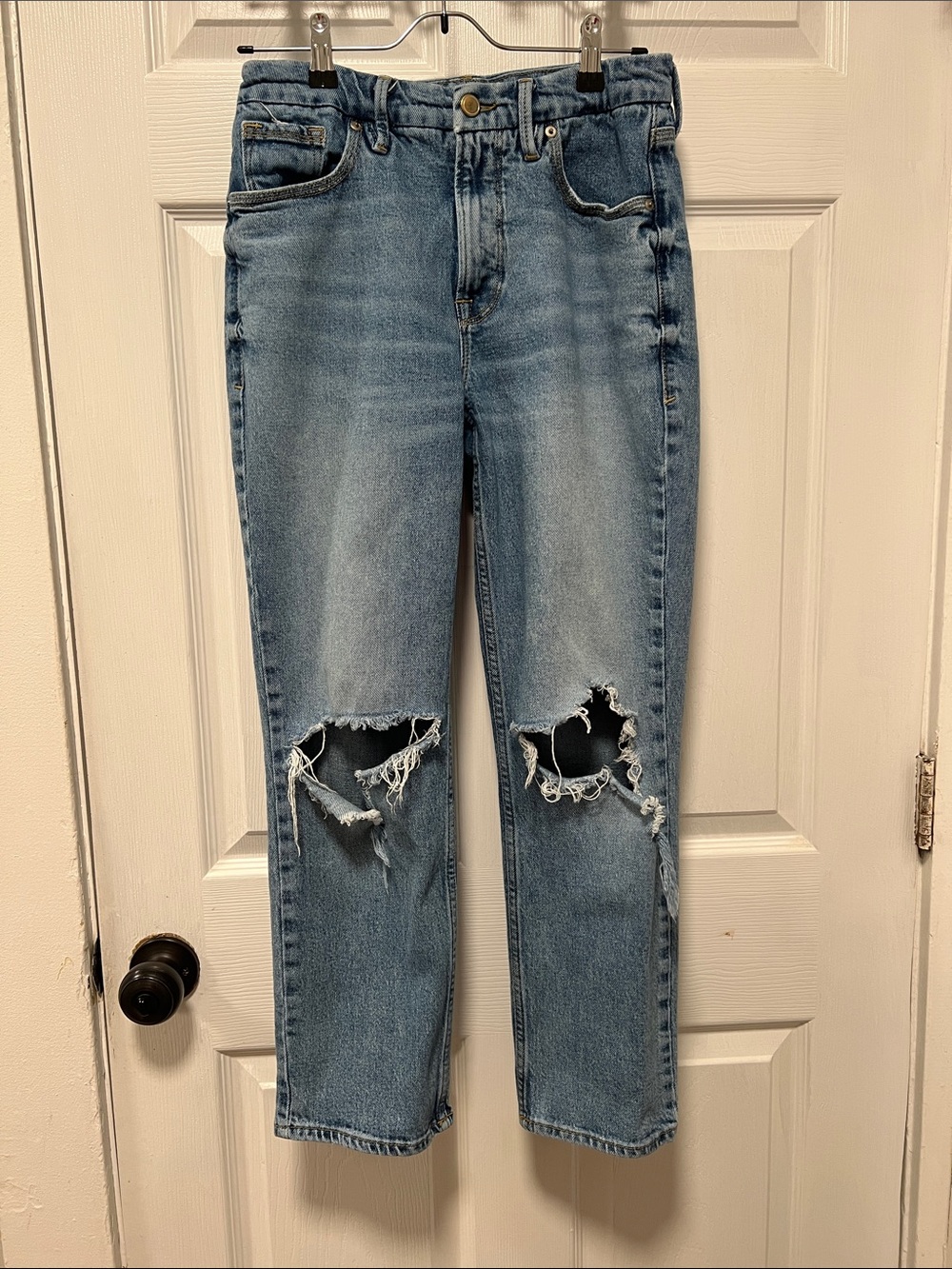 Good American Straight Leg Distressed Knee Jeans — Light Blue, Size 6/28